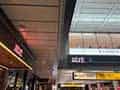 駅ビル内、アトレ品川の入口付近。複数の看板と買い物客の様子。