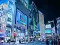 新宿東側の夜の街並み