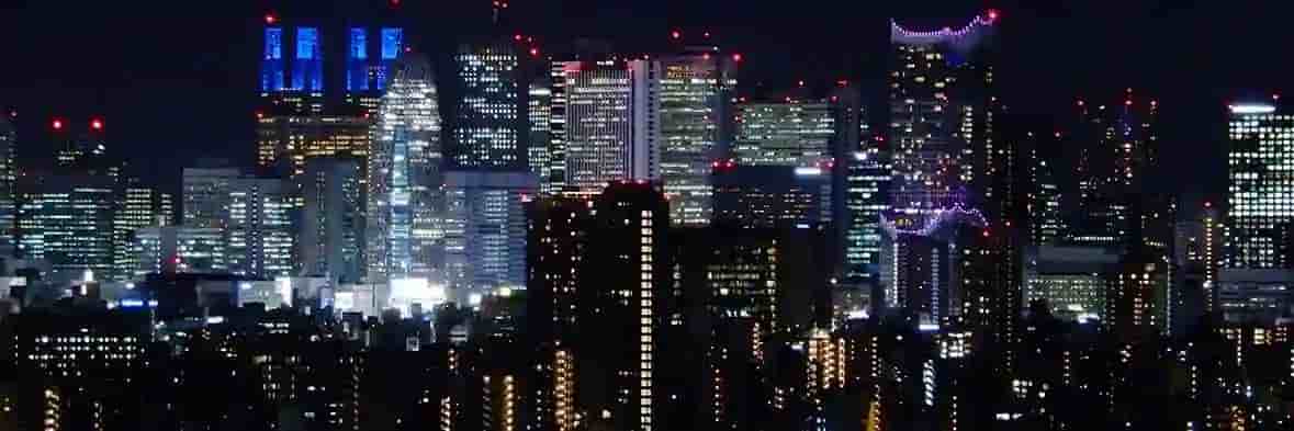 上空から撮影した、新宿駅の夜景。