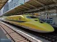 幸運の黄色い新幹線、ドクターイエローの静かなる発車前。